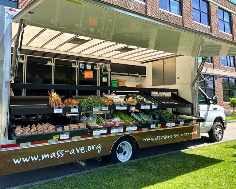 Mobile Market Returns to Neighborhood